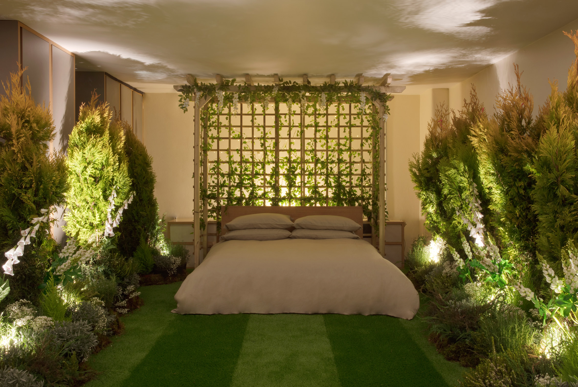 greenery-apartment-installation-airbnb-pantone-design_dezeen_2364_col_10.jpg