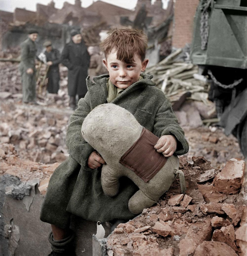 kep 02 - Original Photograph by Toni Frissell. Colorized by Andreas Larsson.png