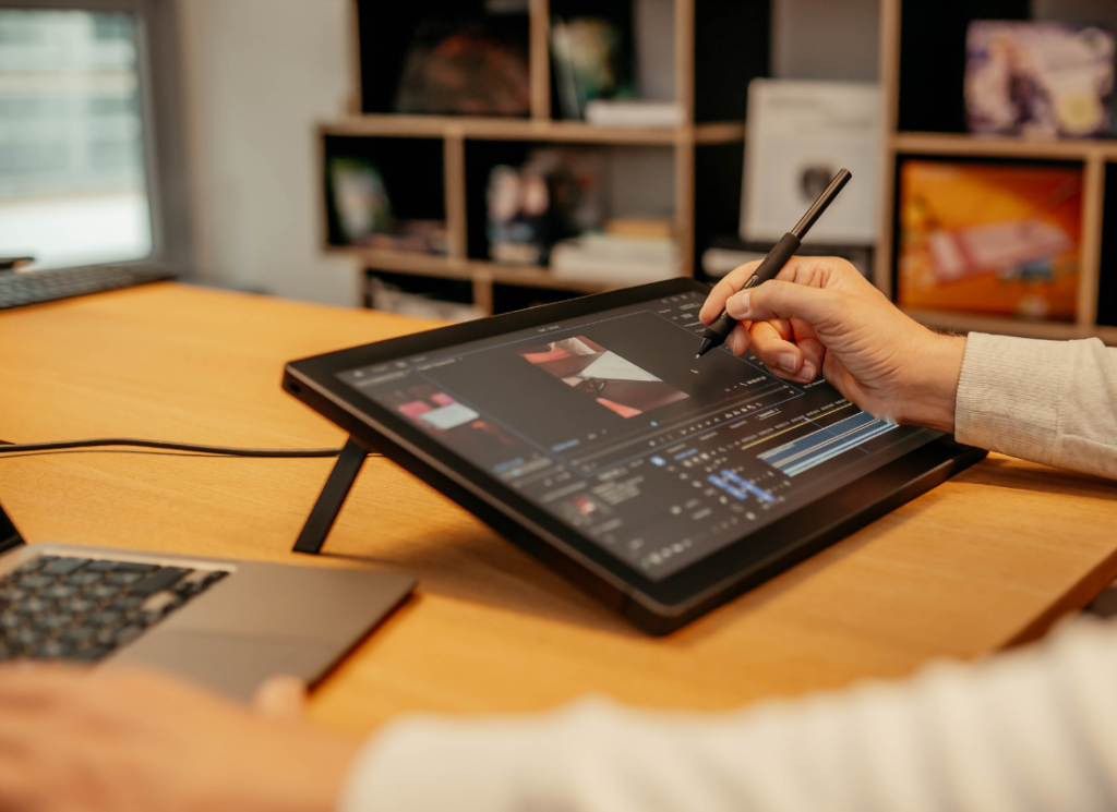 Új Wacom Cintiq használatban